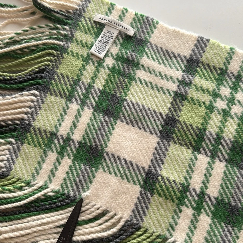 Vintage Banana Republic 04/HOL Plaid Wool/Cashmere Rabbit Hair scarf Wrap Fringe